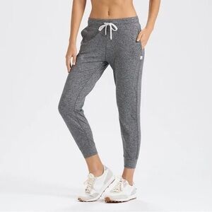 Vuori Women’s Heather Gray Performance Joggers Size Medium